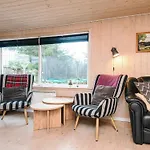 10 Person In Oksbol-by Traum