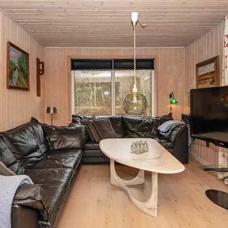 10 Person In Oksbol-by Traum *