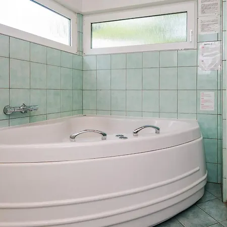 10 Person In Oksbol-by Traum *