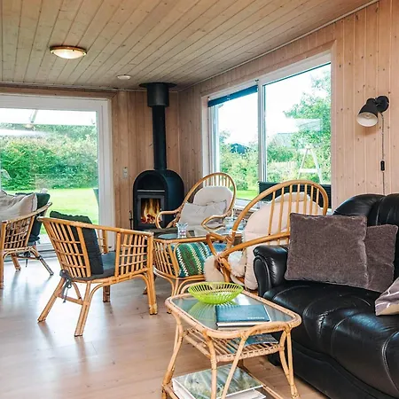 10 Person In Oksbol-by Traum