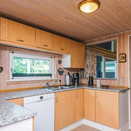 10 Person In Oksbol-by Traum