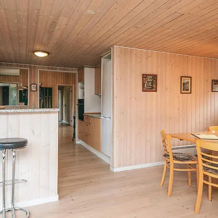 10 Person In Oksbol-by Traum