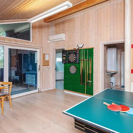 10 Person In Oksbol-by Traum *