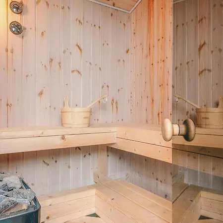 10 Person In Oksbol-by Traum Oksbøl