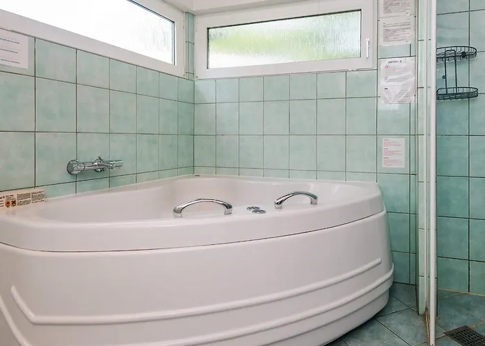 10 Person In Oksbol-by Traum *