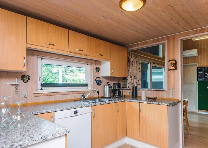 10 Person In Oksbol-by Traum