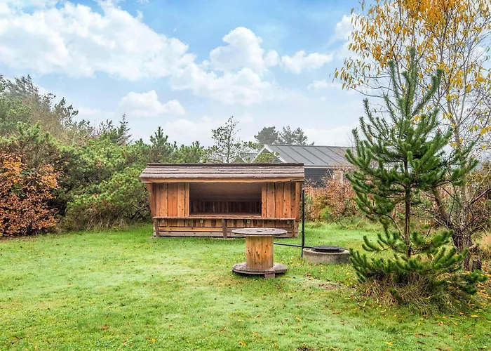 10 Person In Oksbol-by Traum