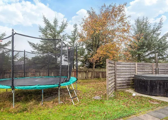 10 Person In Oksbol-by Traum *